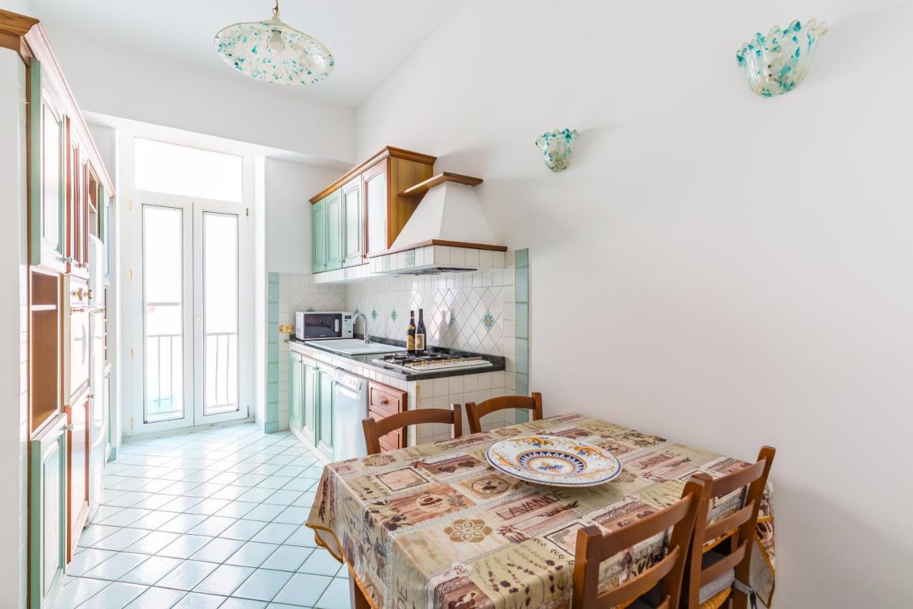 Grand Classic Apartment At San Martino By Napoliapartments Экстерьер фото